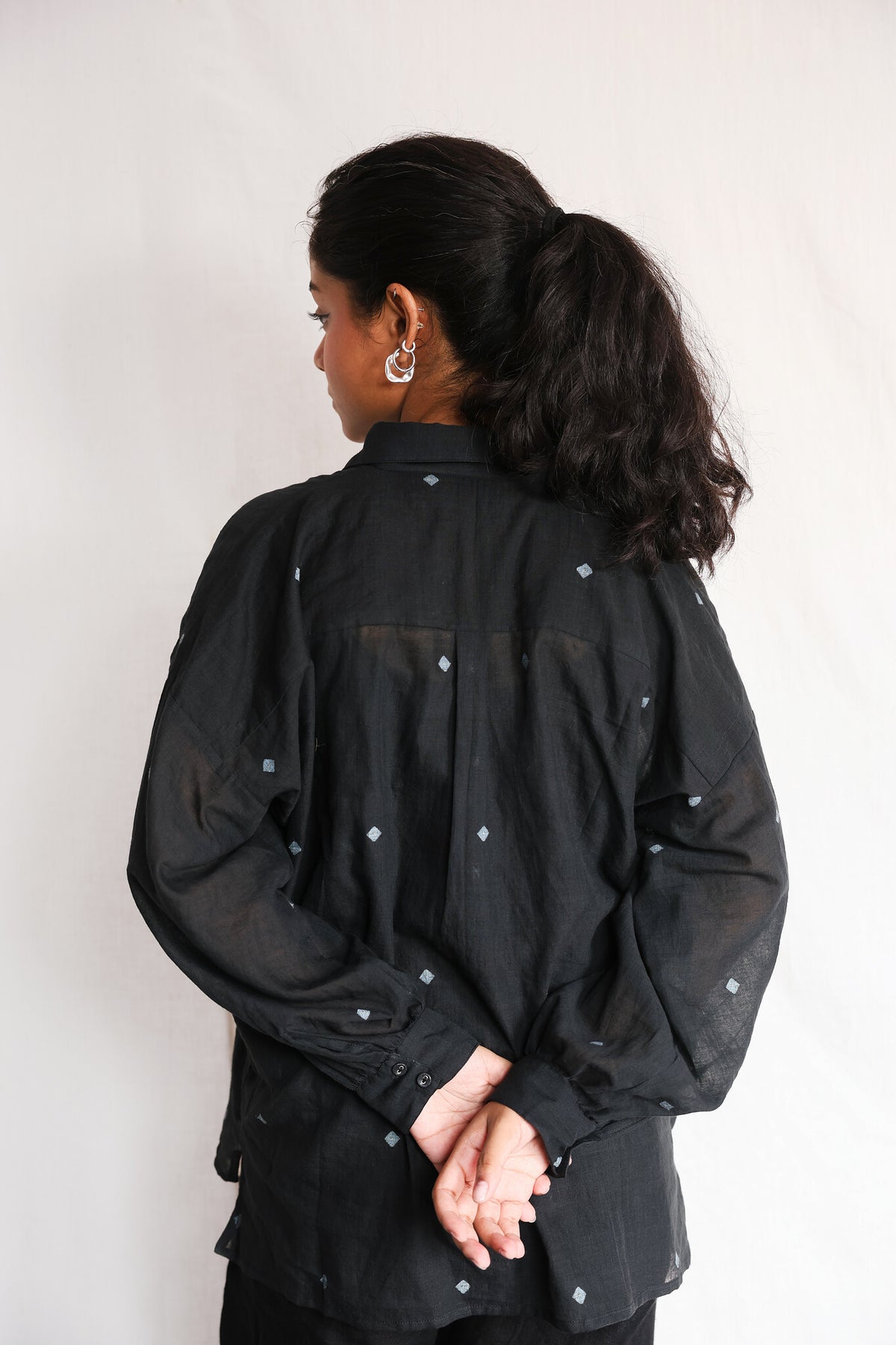 Core in Black Oversized Shirt, view 4 - handwoven Jamdani by with N.