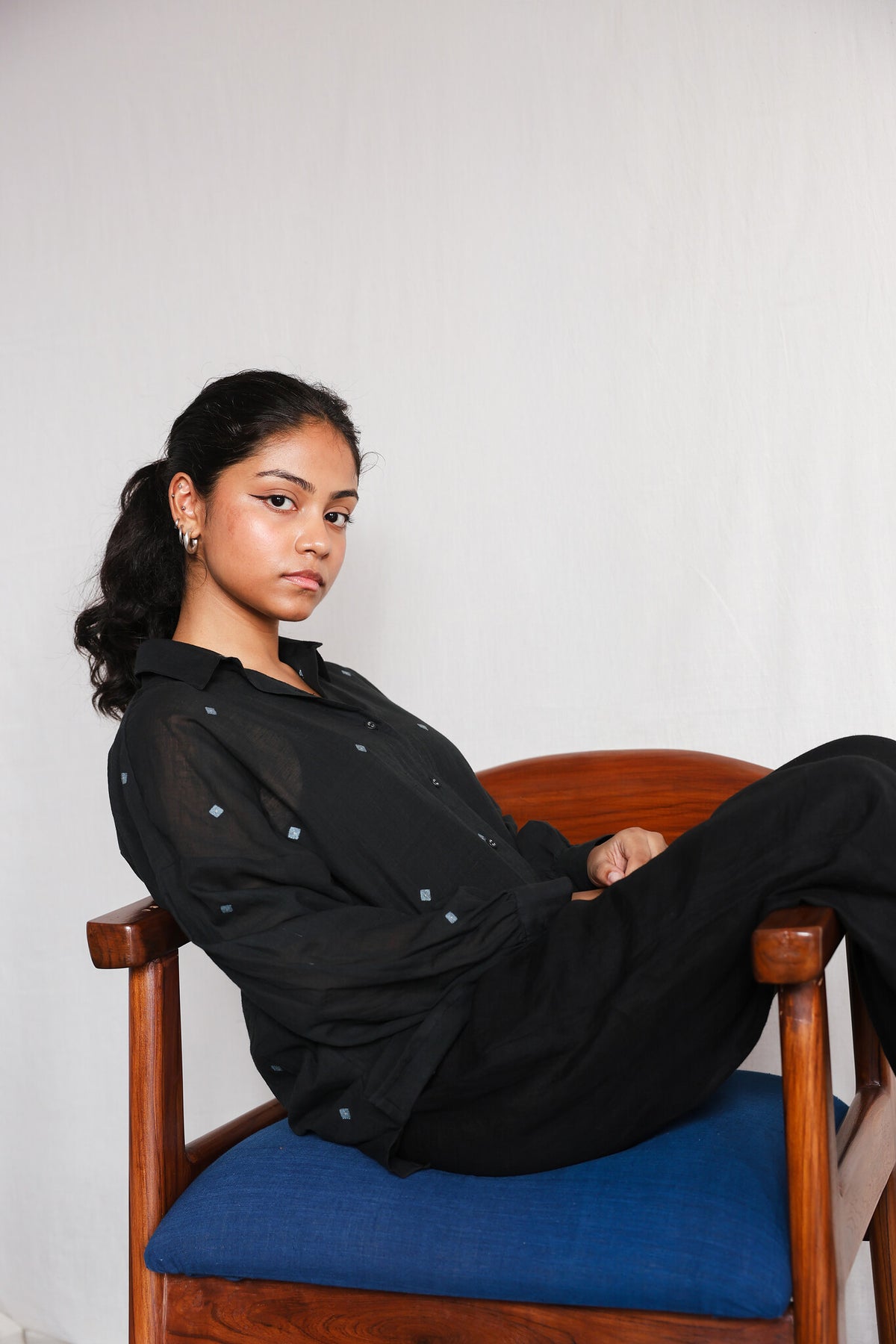 Core in Black Oversized Shirt, view 6 - handwoven Jamdani by with N.